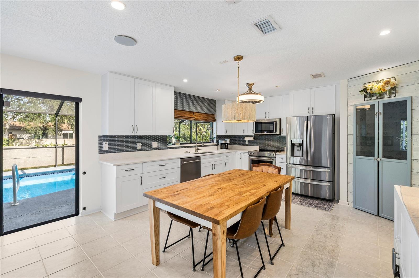 Listing photo id 12 for 15620 Gardenside Lane