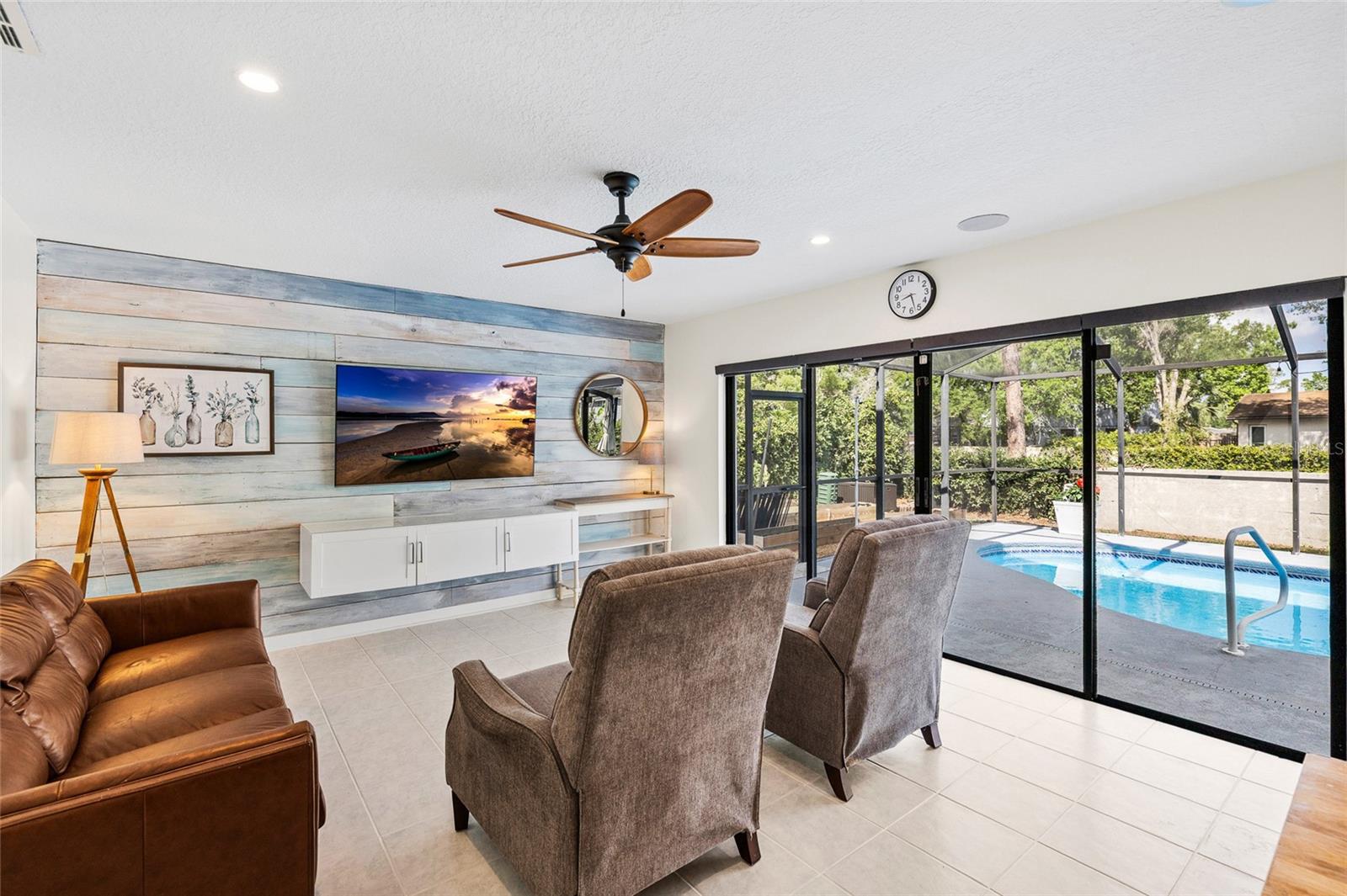 Listing photo id 13 for 15620 Gardenside Lane