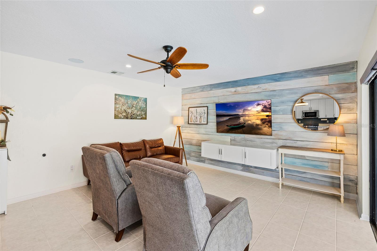 Listing photo id 14 for 15620 Gardenside Lane