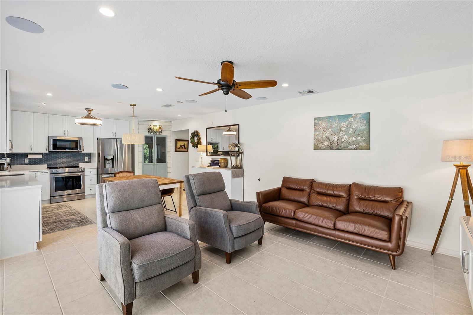 Listing photo id 15 for 15620 Gardenside Lane