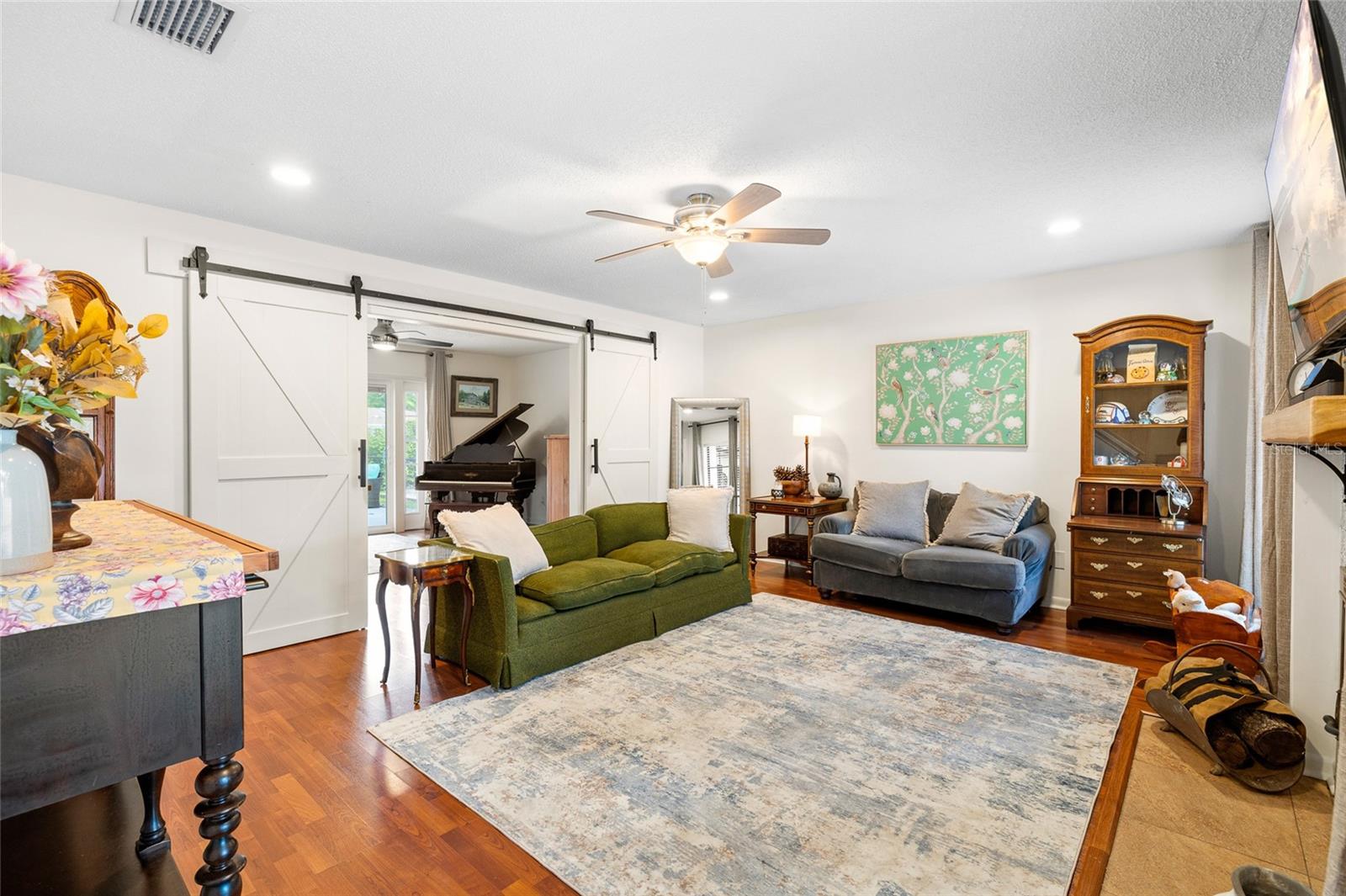 Listing photo id 17 for 15620 Gardenside Lane