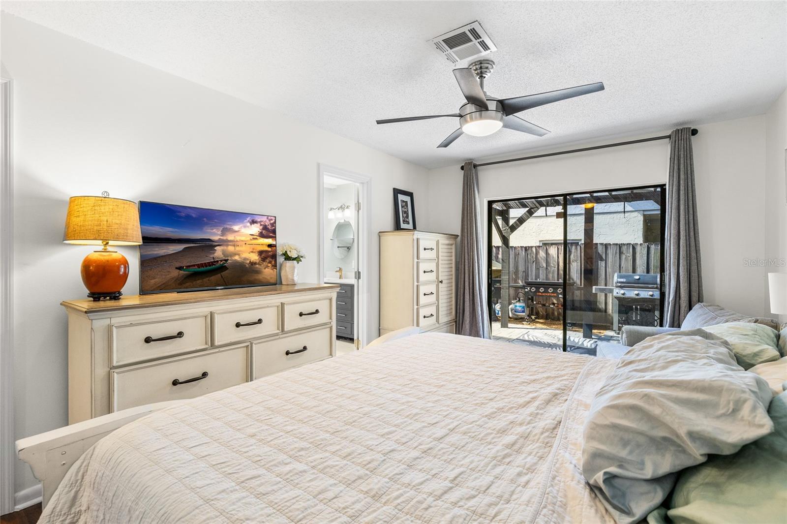 Listing photo id 25 for 15620 Gardenside Lane