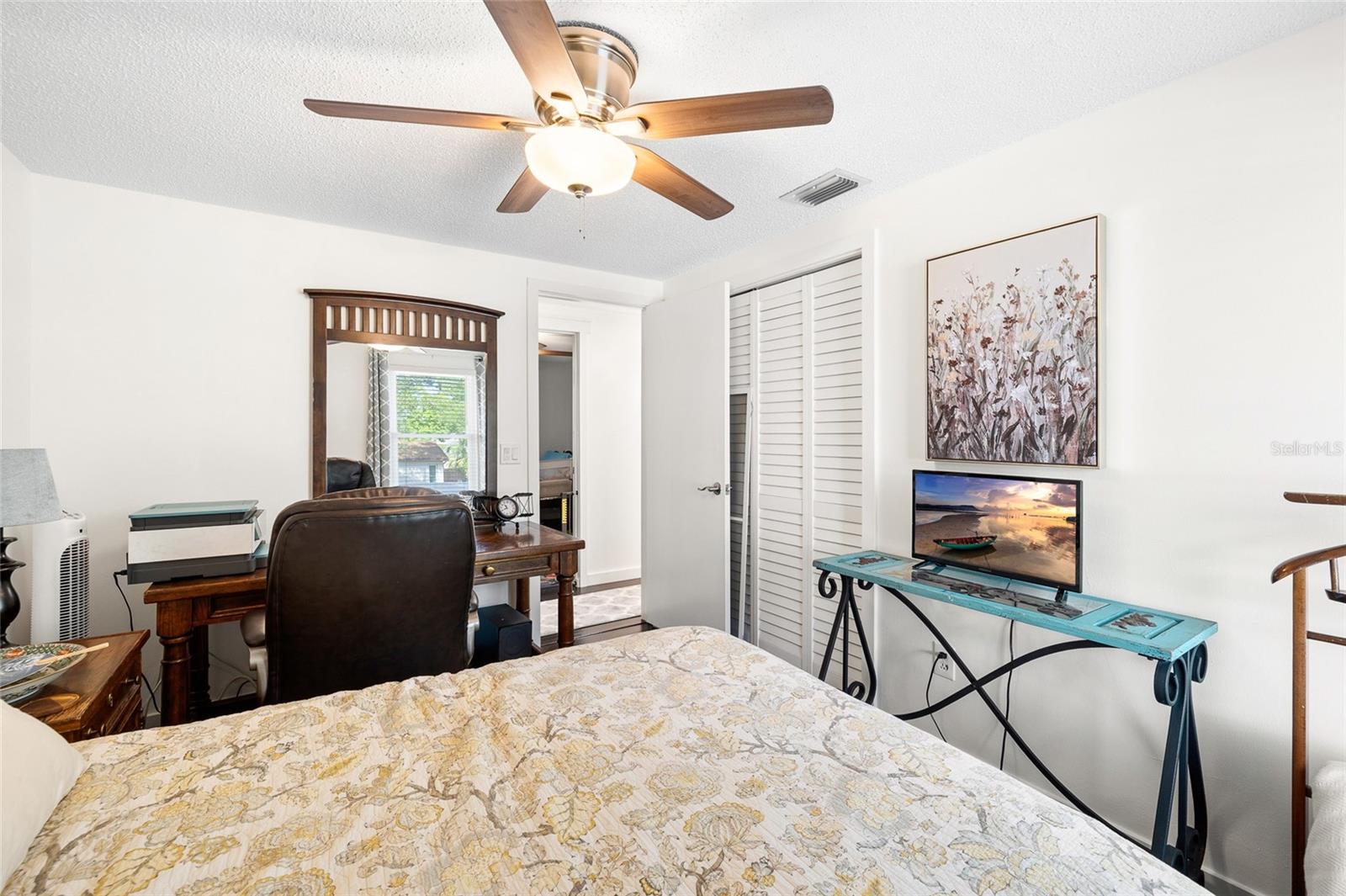 Listing photo id 33 for 15620 Gardenside Lane