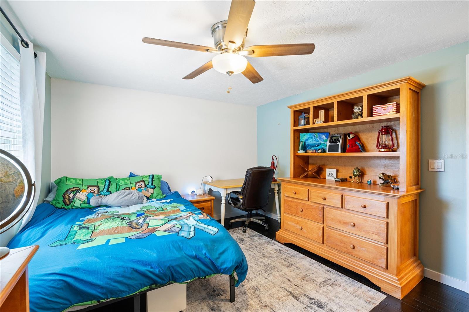 Listing photo id 37 for 15620 Gardenside Lane