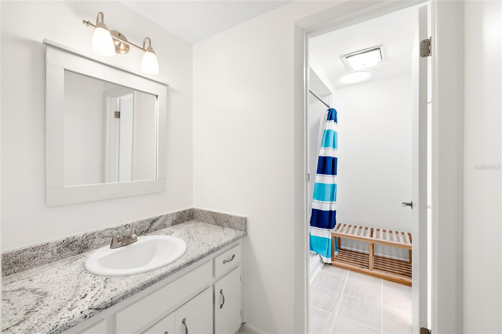 Listing photo id 40 for 15620 Gardenside Lane