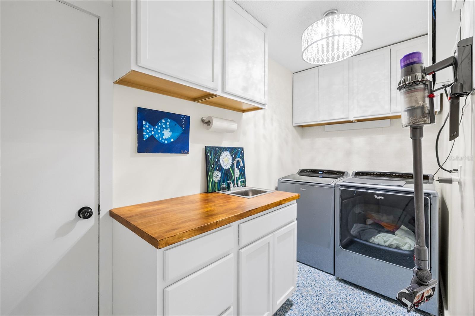 Listing photo id 41 for 15620 Gardenside Lane
