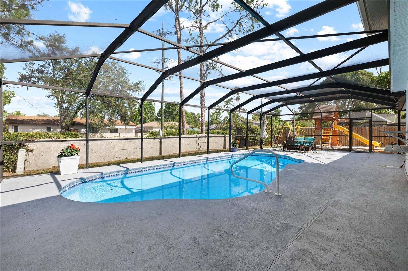 Listing photo id 42 for 15620 Gardenside Lane