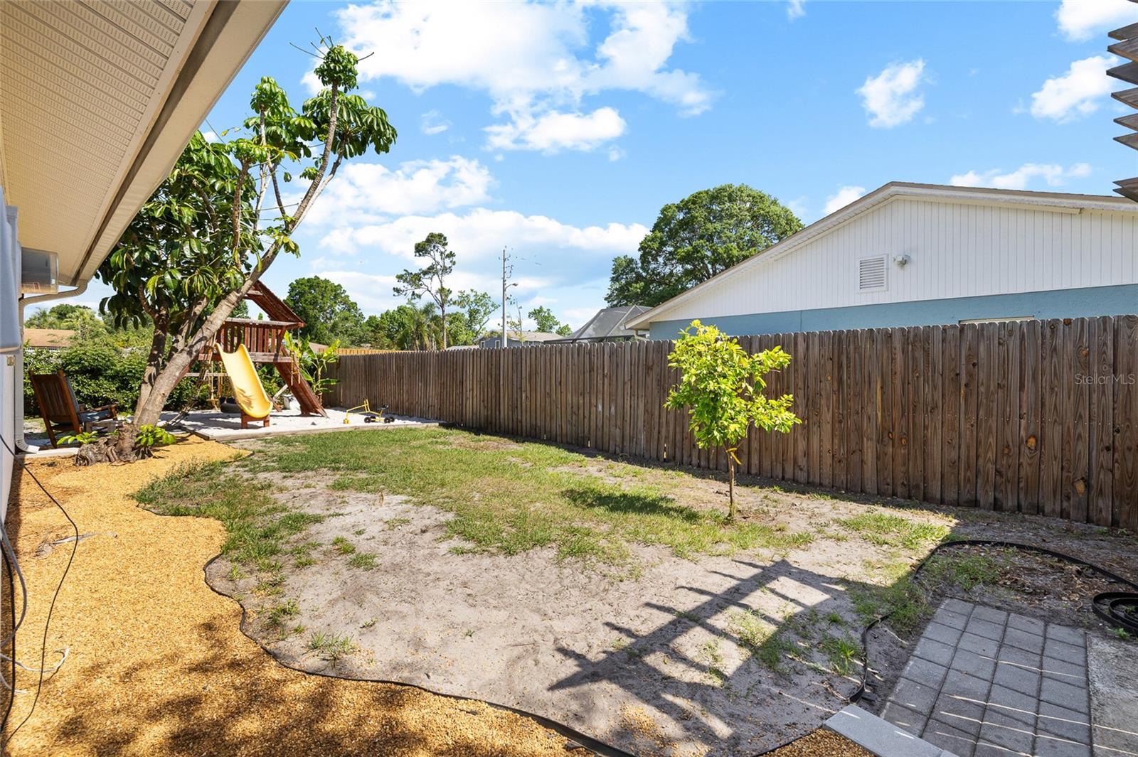 Listing photo id 51 for 15620 Gardenside Lane