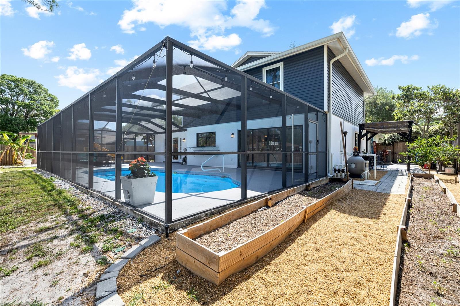 Listing photo id 52 for 15620 Gardenside Lane