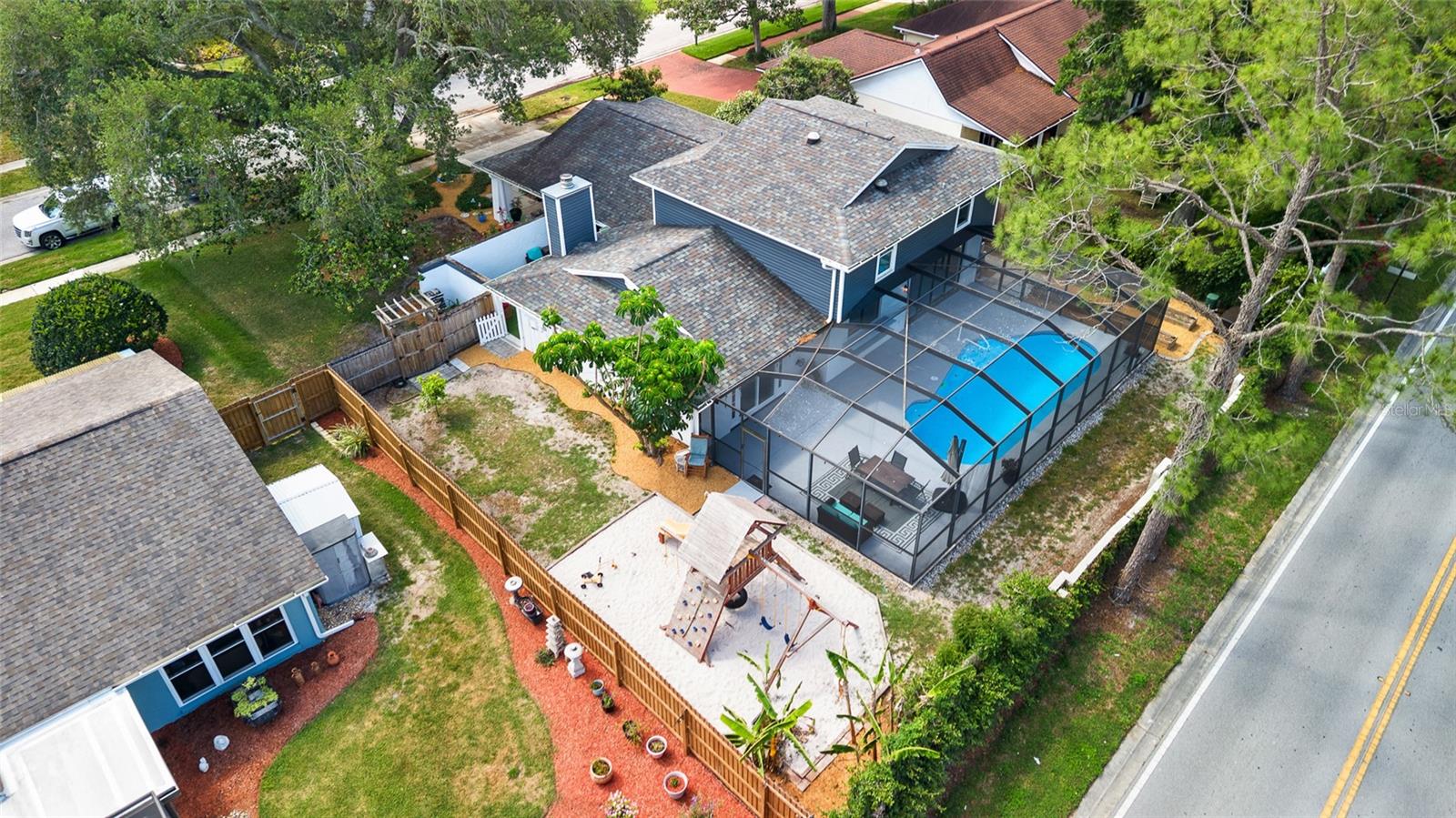 Listing photo id 58 for 15620 Gardenside Lane