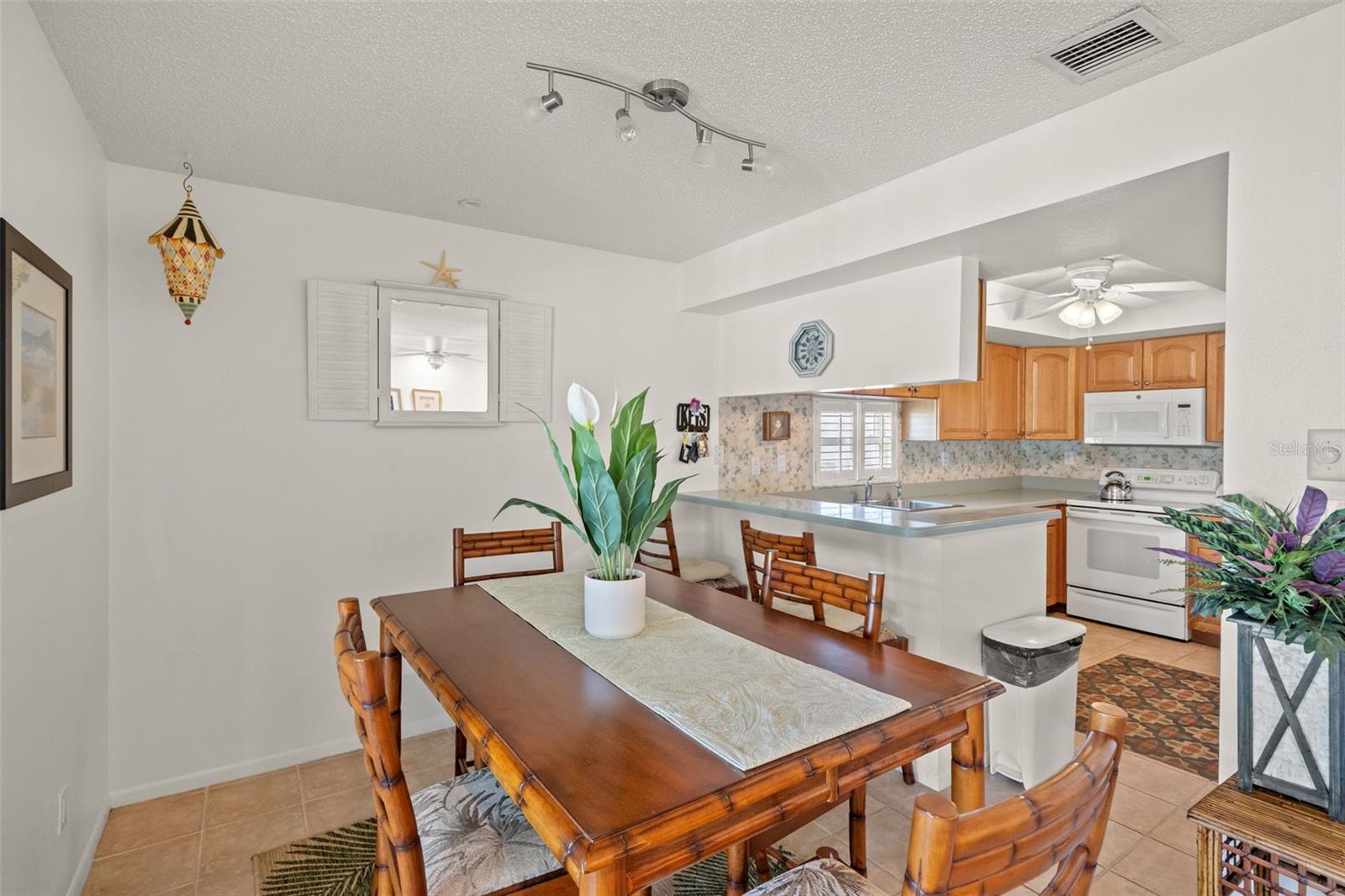 Listing photo id 11 for 140 Ashley Lane