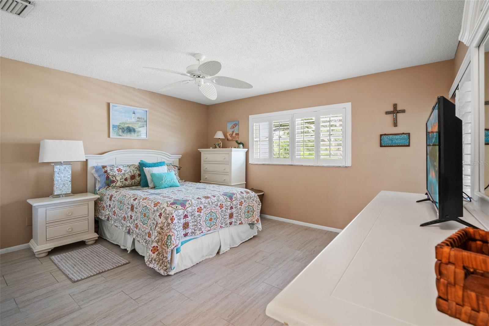 Listing photo id 18 for 140 Ashley Lane
