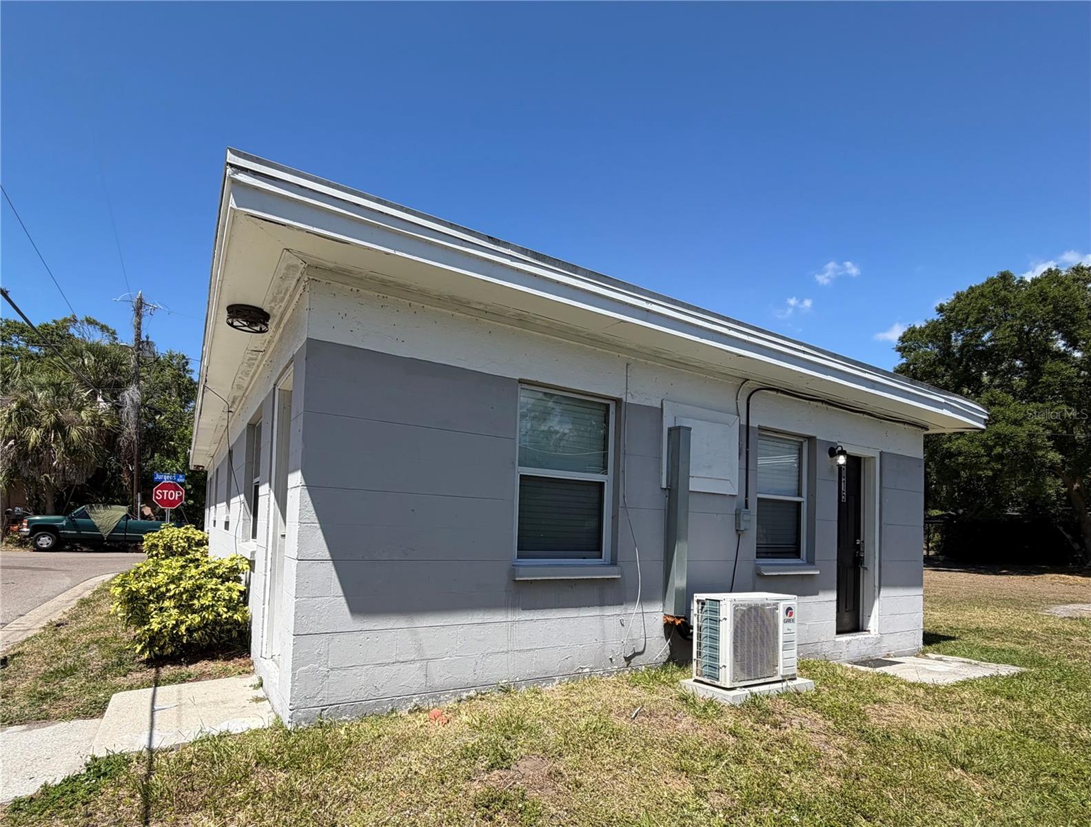 Image 2 of 7 For 1015 Vine Avenue