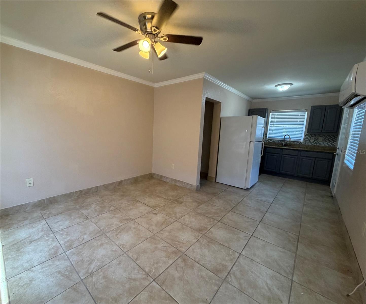Image 3 of 7 For 1015 Vine Avenue
