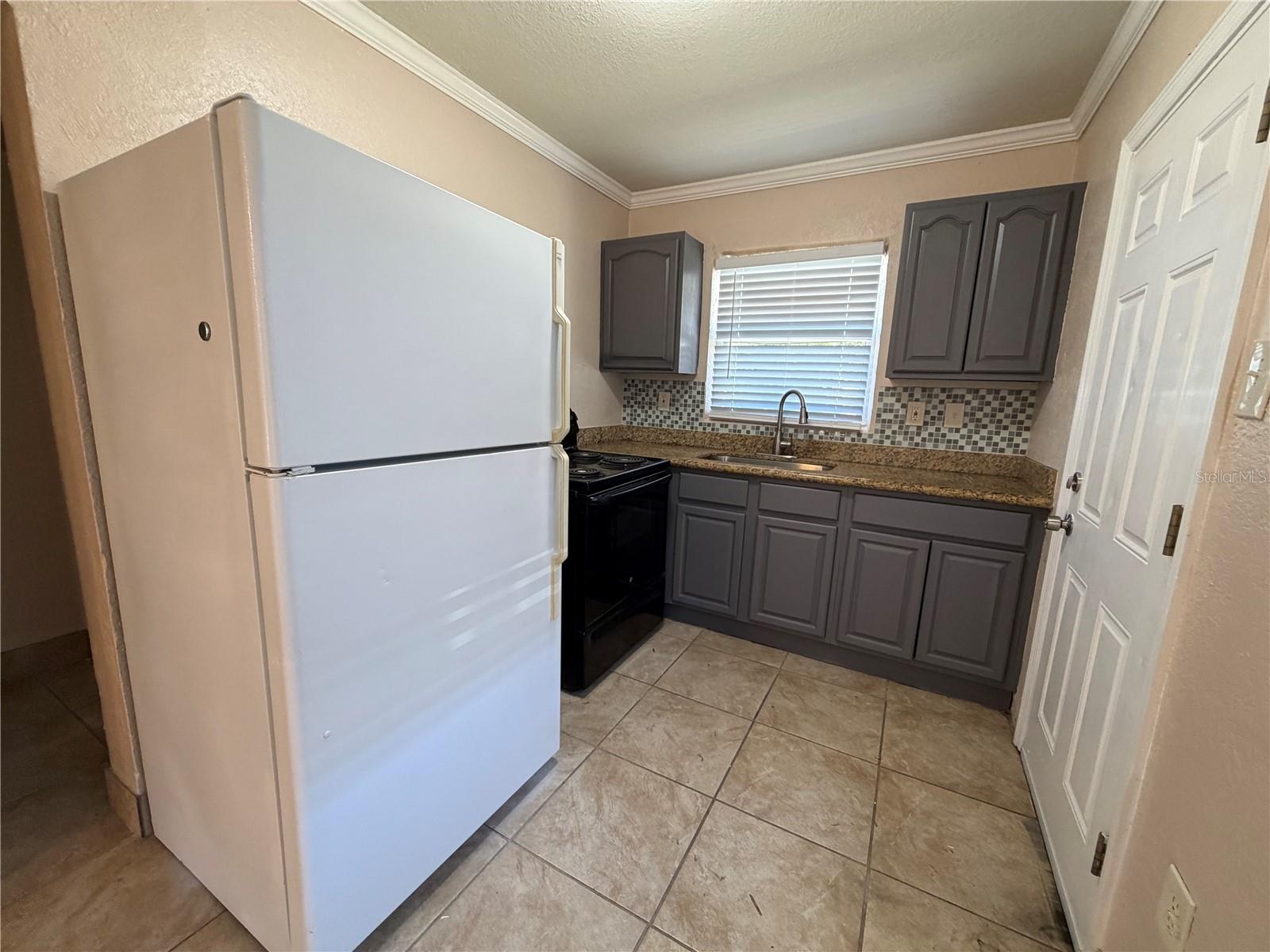 Image 4 of 7 For 1015 Vine Avenue