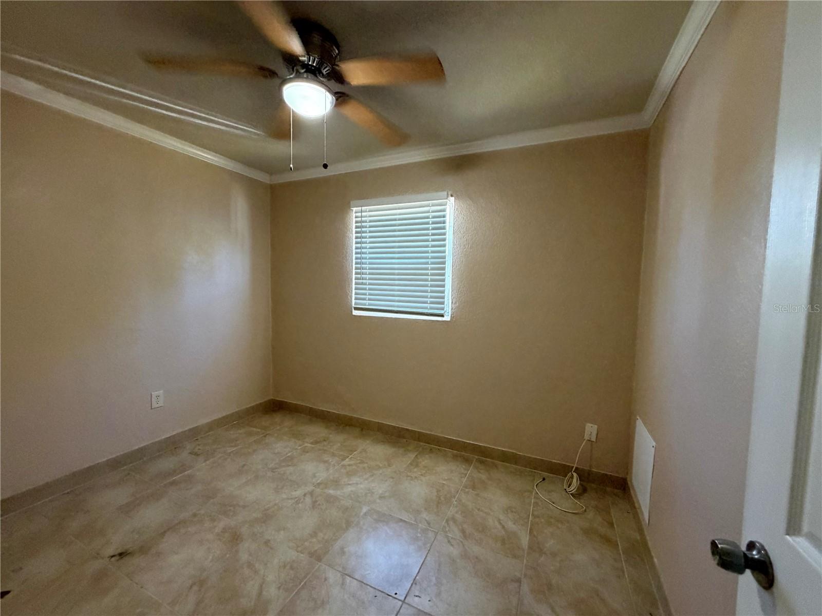 Image 6 of 7 For 1015 Vine Avenue