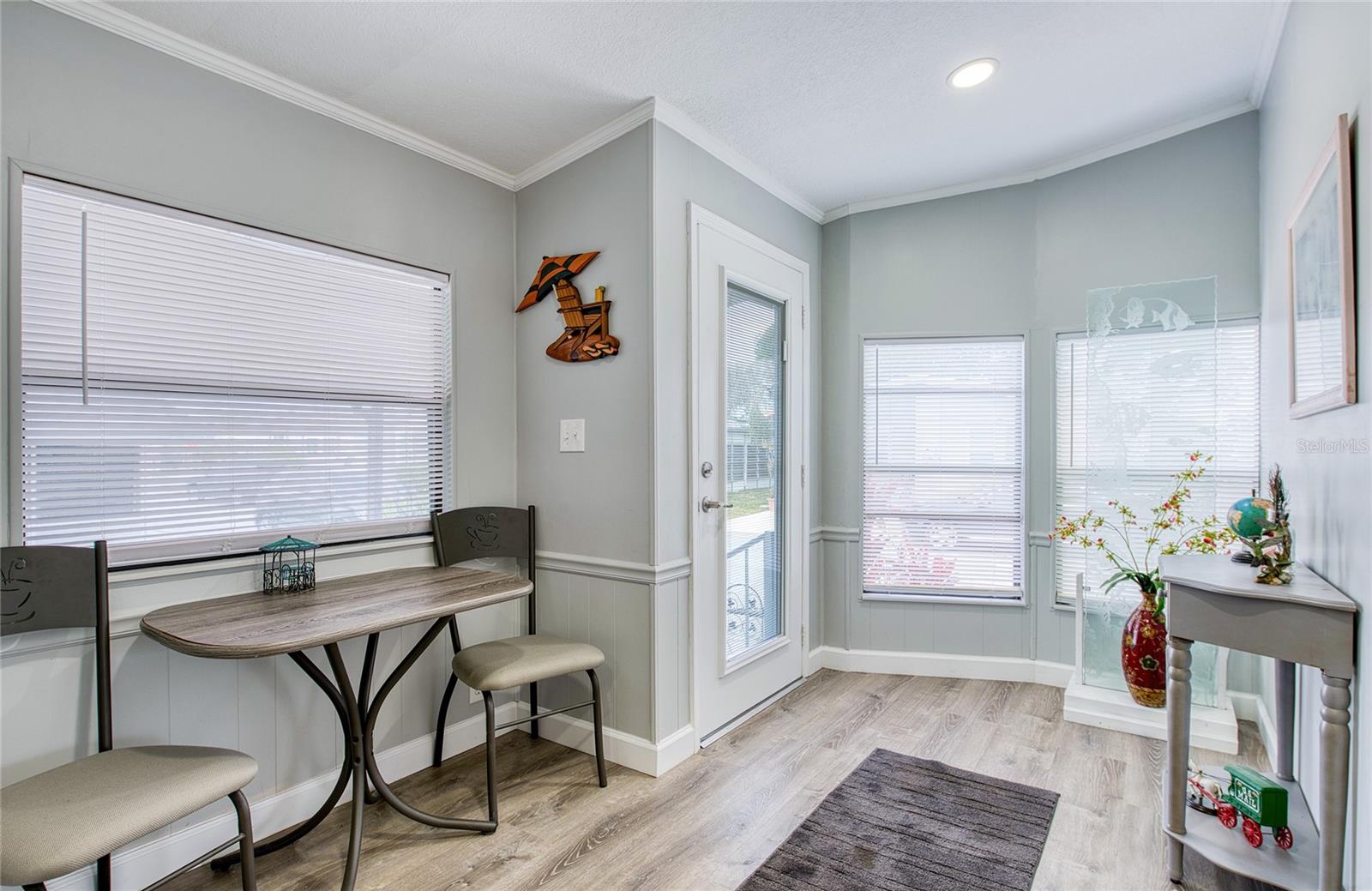 Image 10 of 54 For 417 Dolphin Drive S