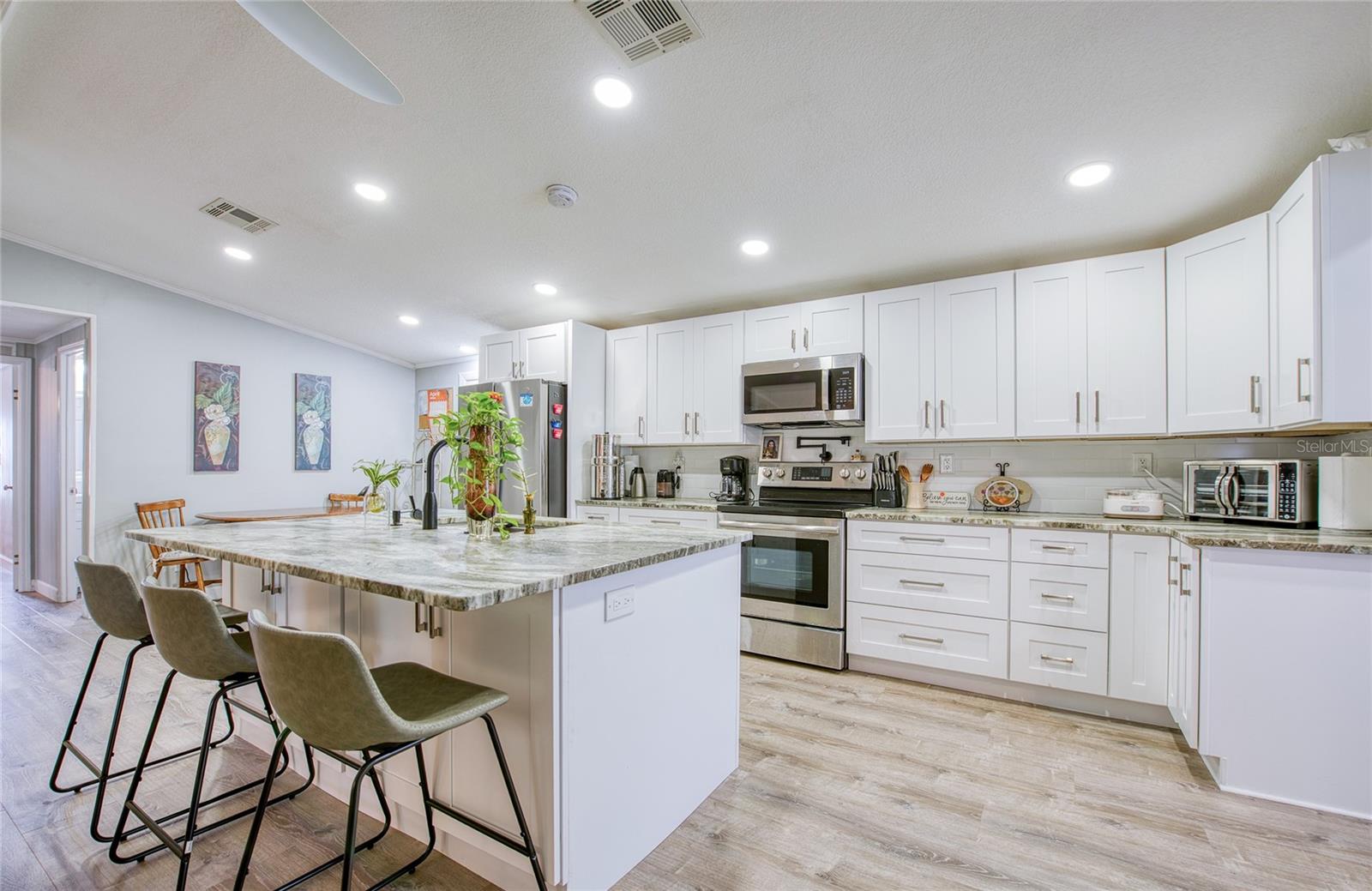Image 2 of 54 For 417 Dolphin Drive S