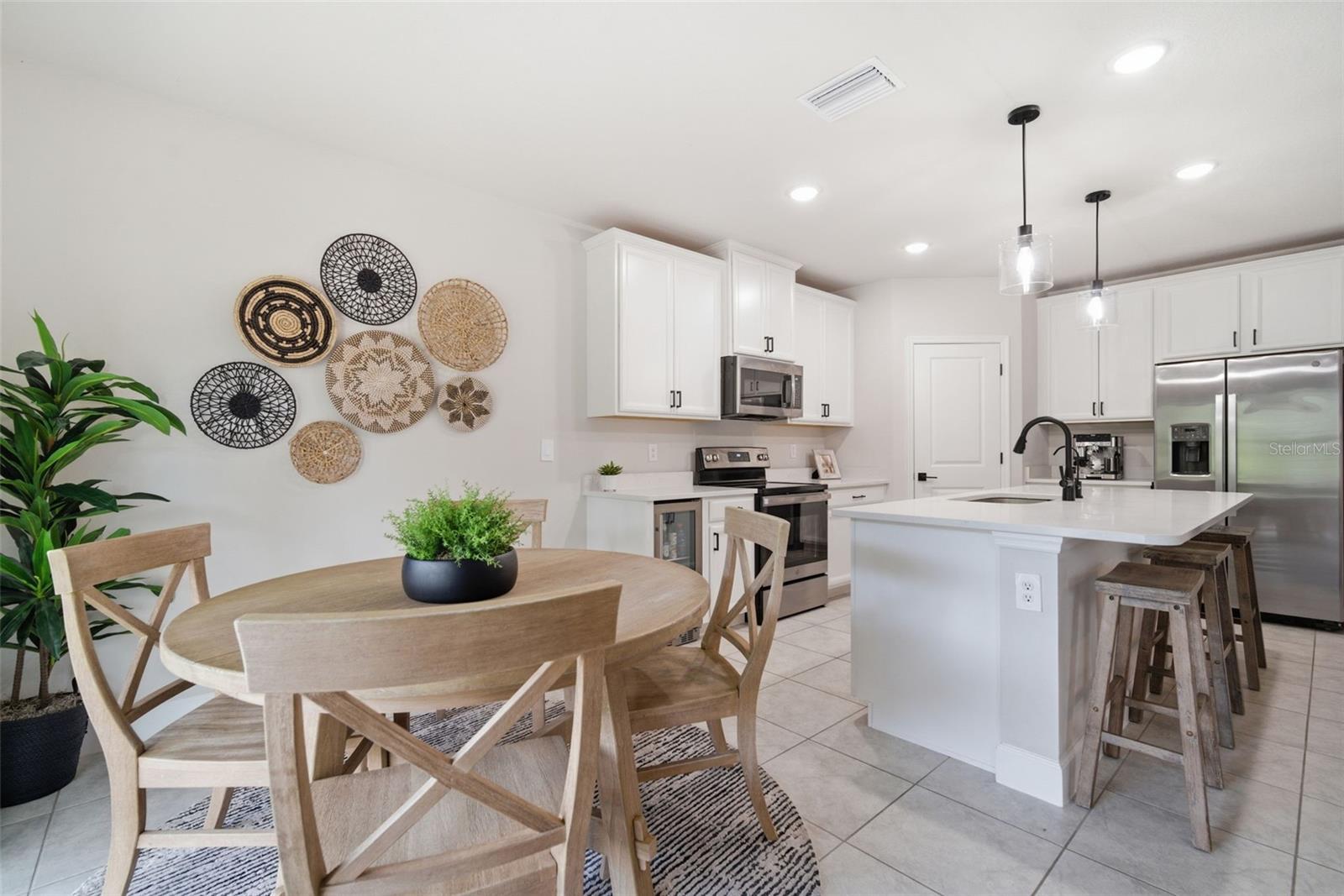 Listing photo id 8 for 10325 Gliding Eagle Way