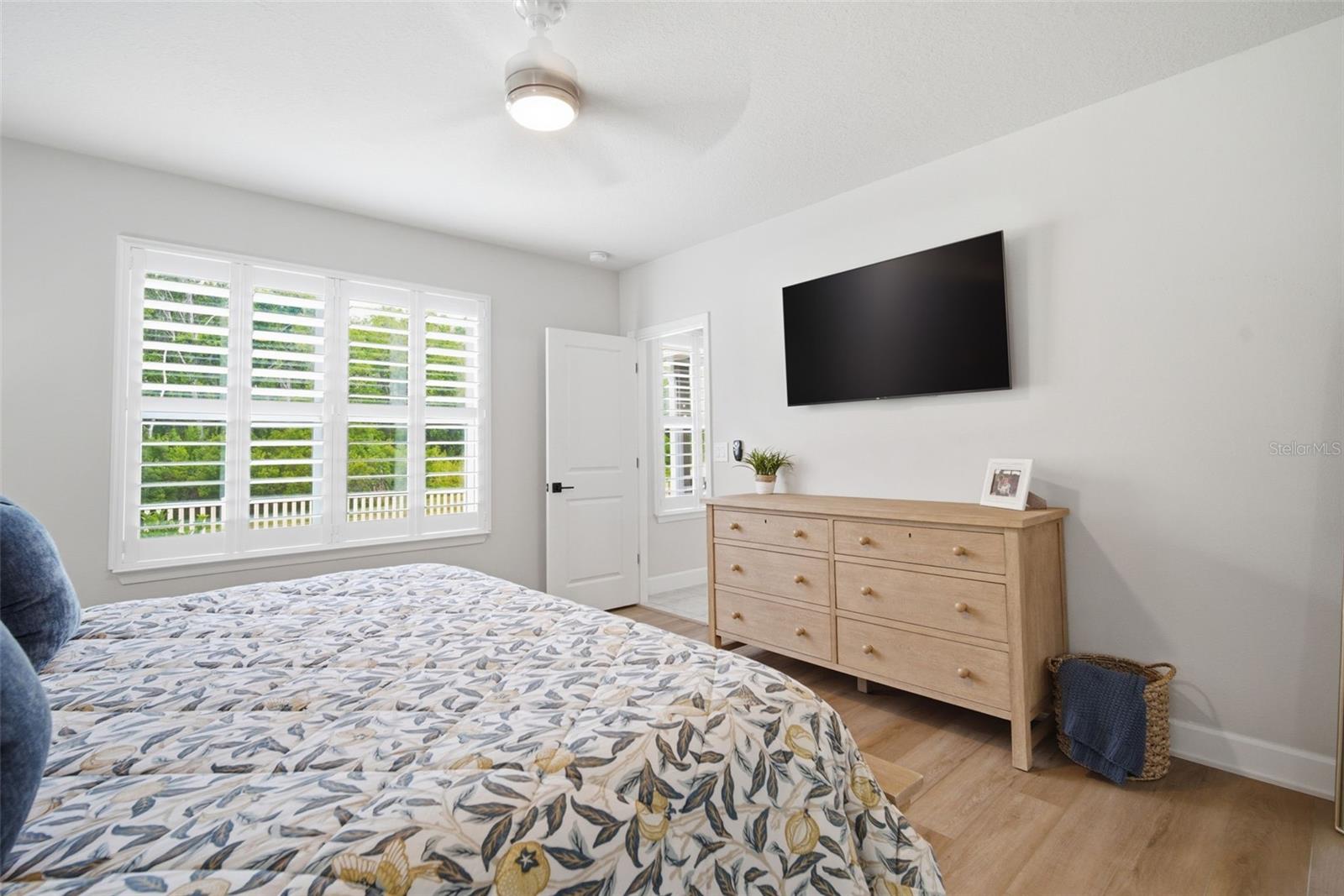 Listing photo id 16 for 10325 Gliding Eagle Way