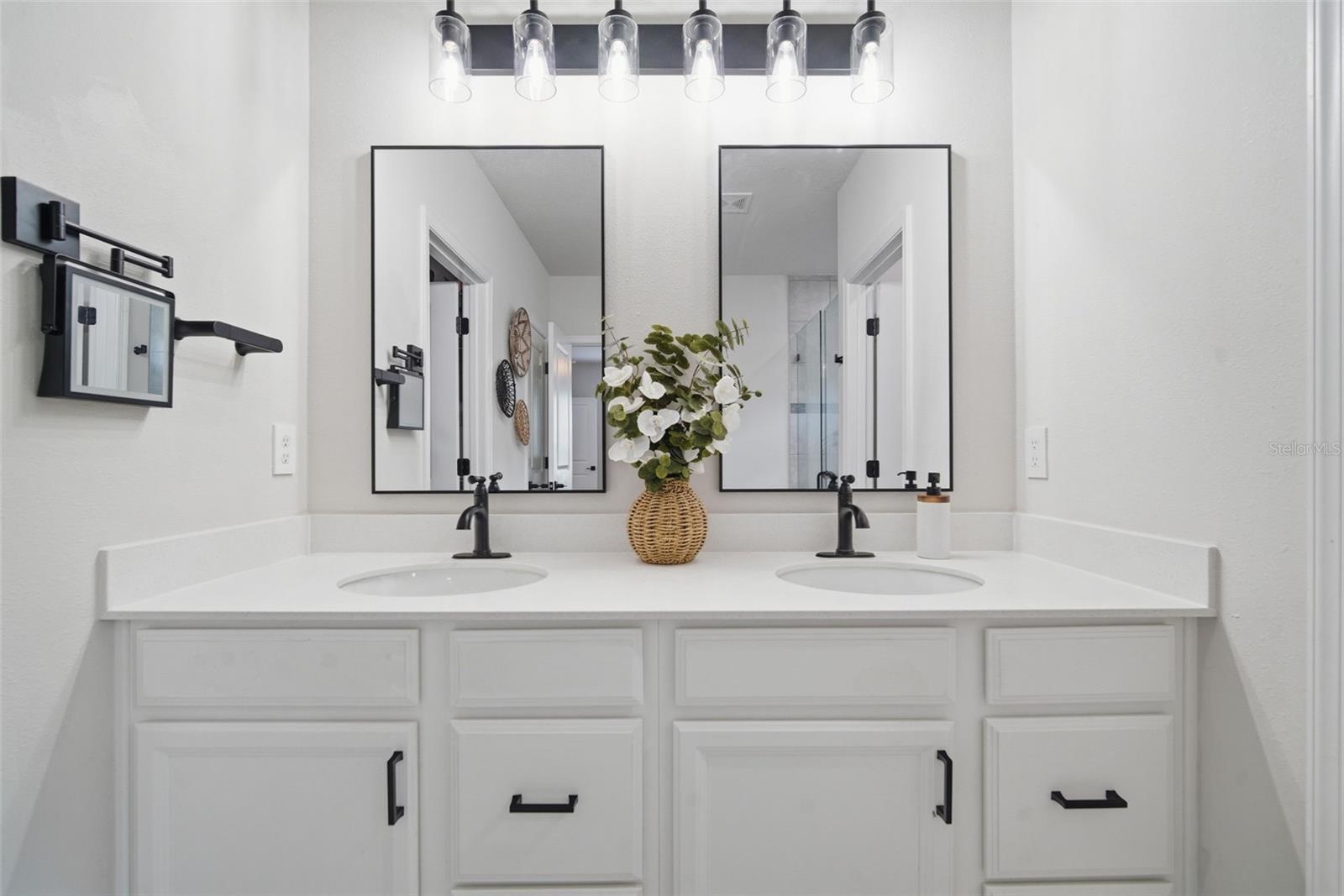 Listing photo id 19 for 10325 Gliding Eagle Way