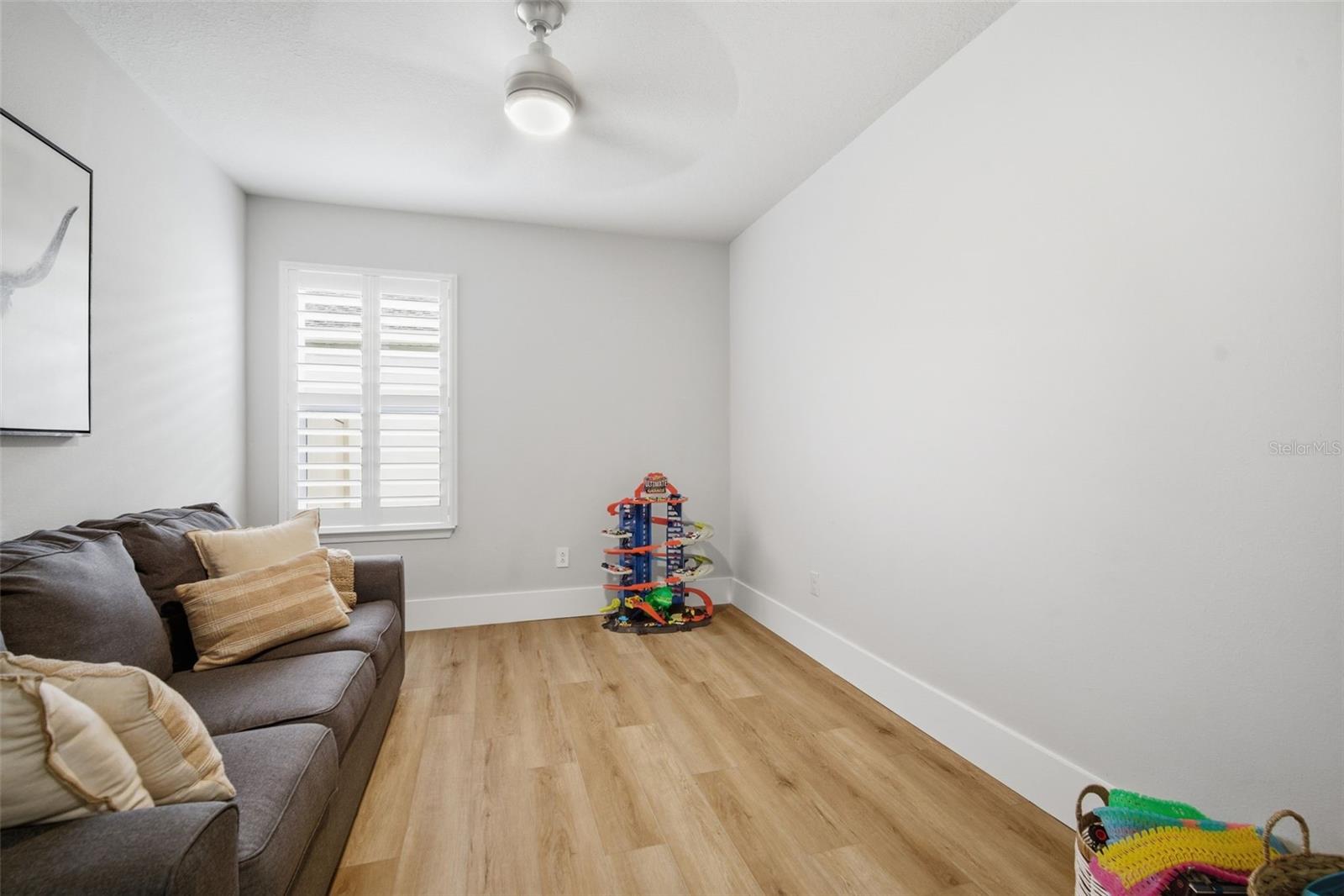 Listing photo id 22 for 10325 Gliding Eagle Way