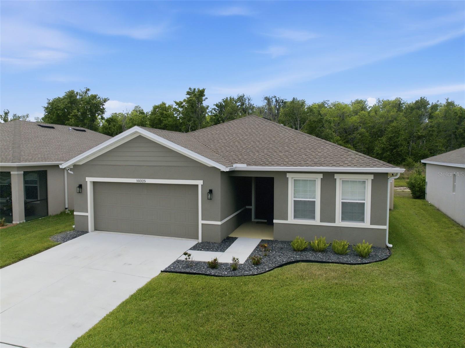 Listing photo id 1 for 10325 Gliding Eagle Way