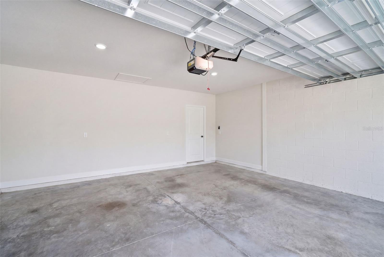 Listing photo id 37 for 10325 Gliding Eagle Way