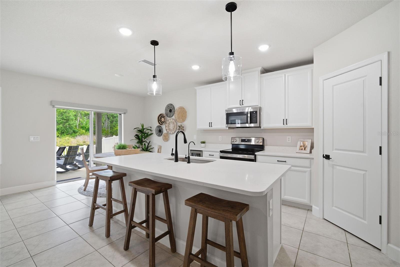 Listing photo id 2 for 10325 Gliding Eagle Way