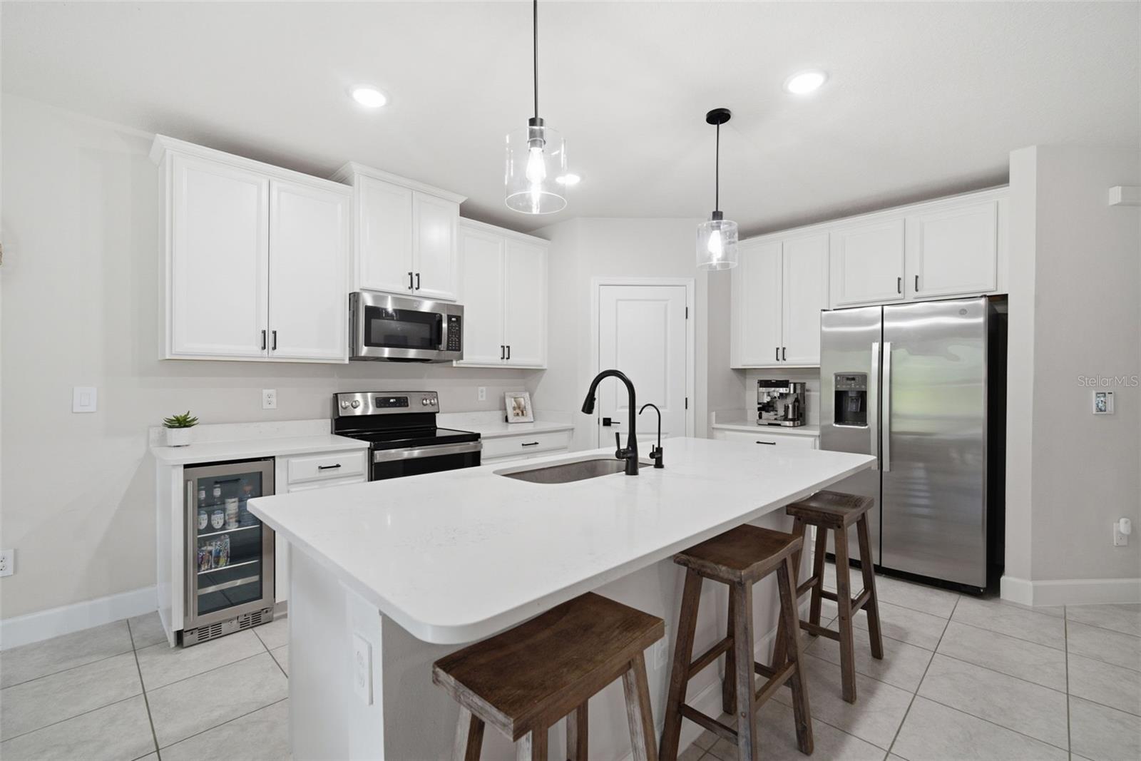Listing photo id 3 for 10325 Gliding Eagle Way