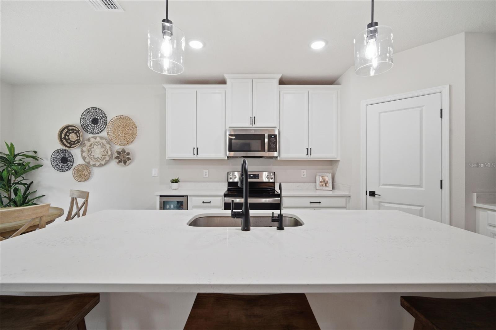 Listing photo id 4 for 10325 Gliding Eagle Way