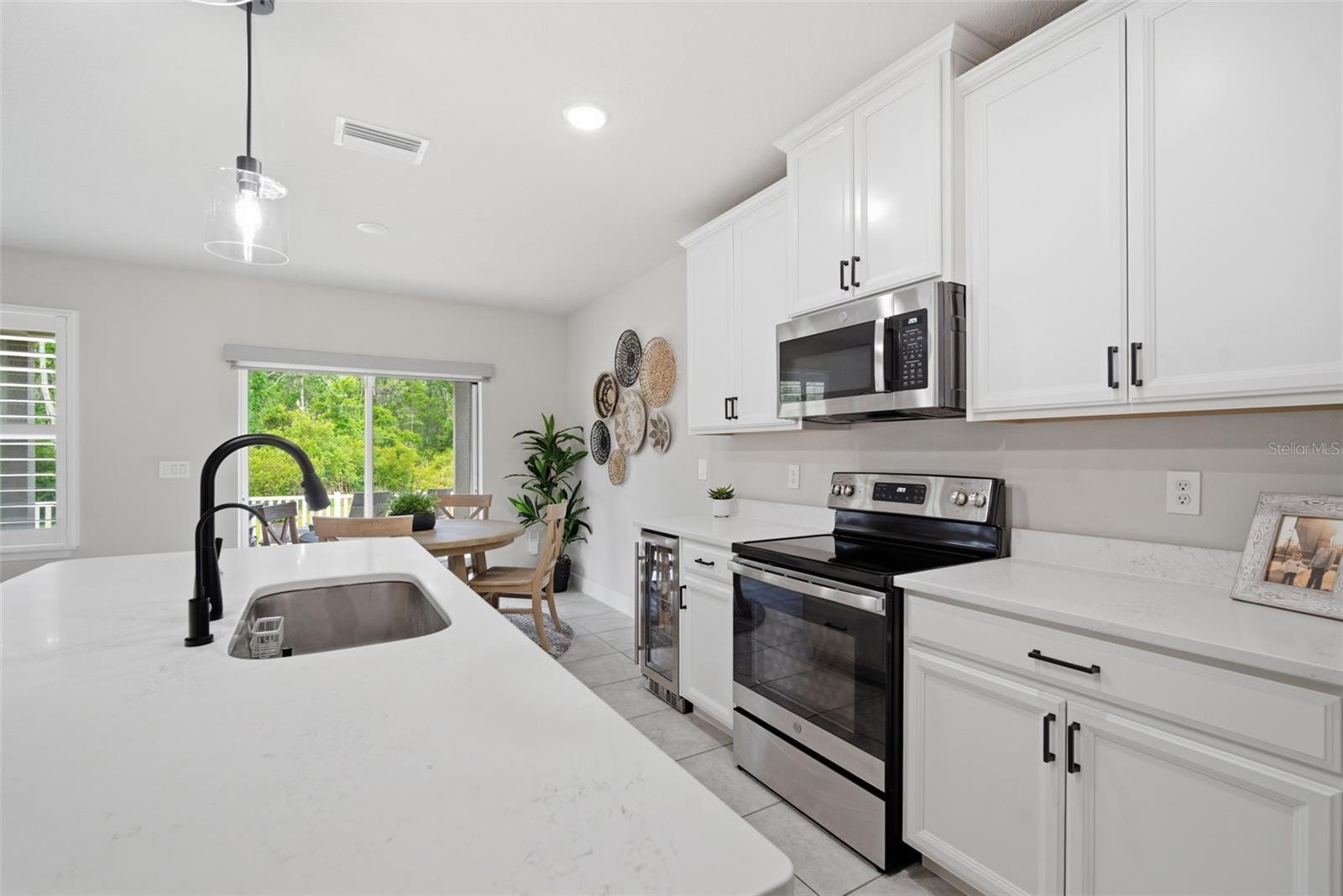 Listing photo id 5 for 10325 Gliding Eagle Way