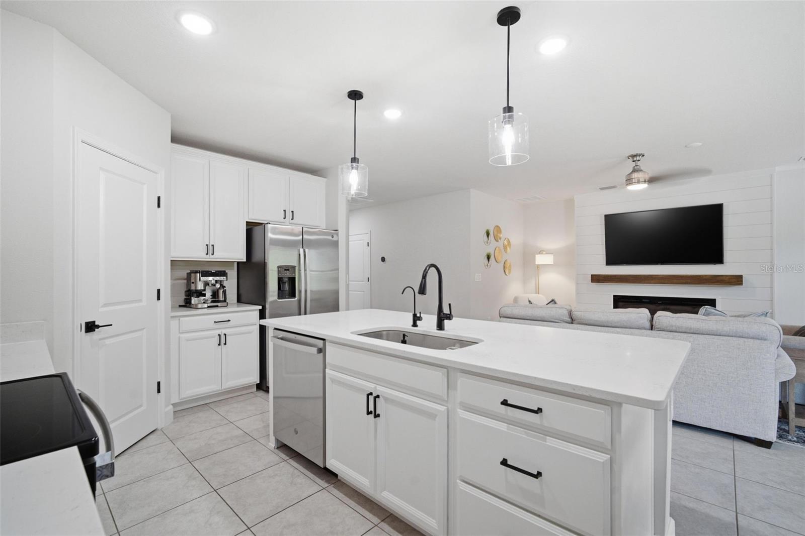 Listing photo id 6 for 10325 Gliding Eagle Way