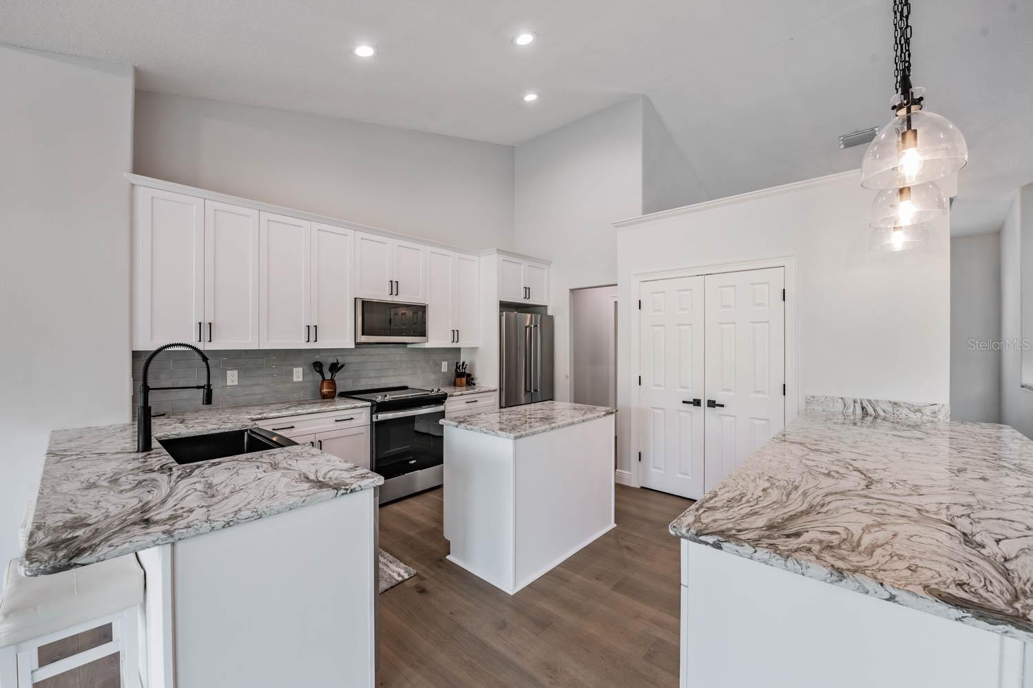 Image 18 of 68 For 17833 Hyland Lane