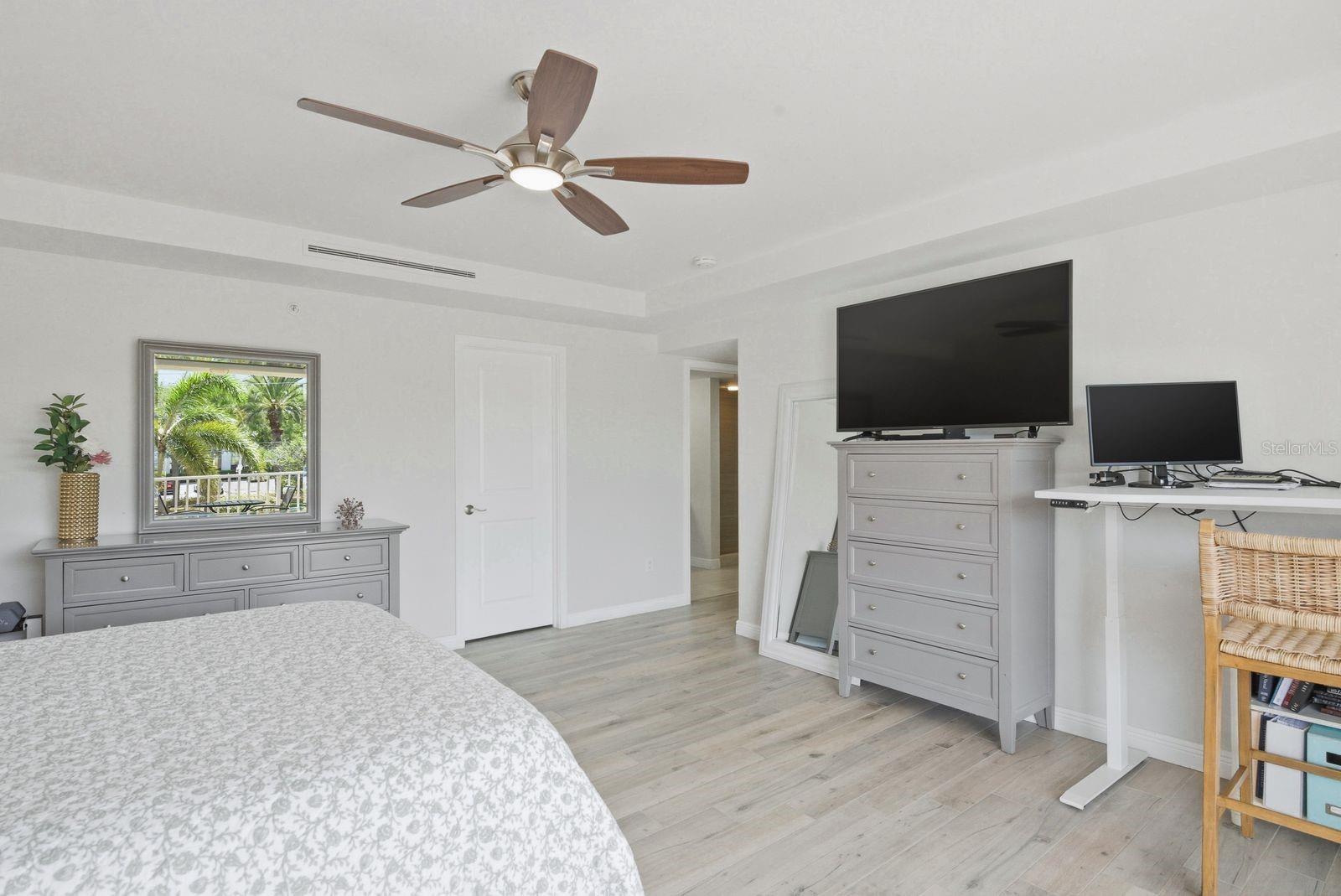 Image 17 of 43 For 223 Island Way 2d
