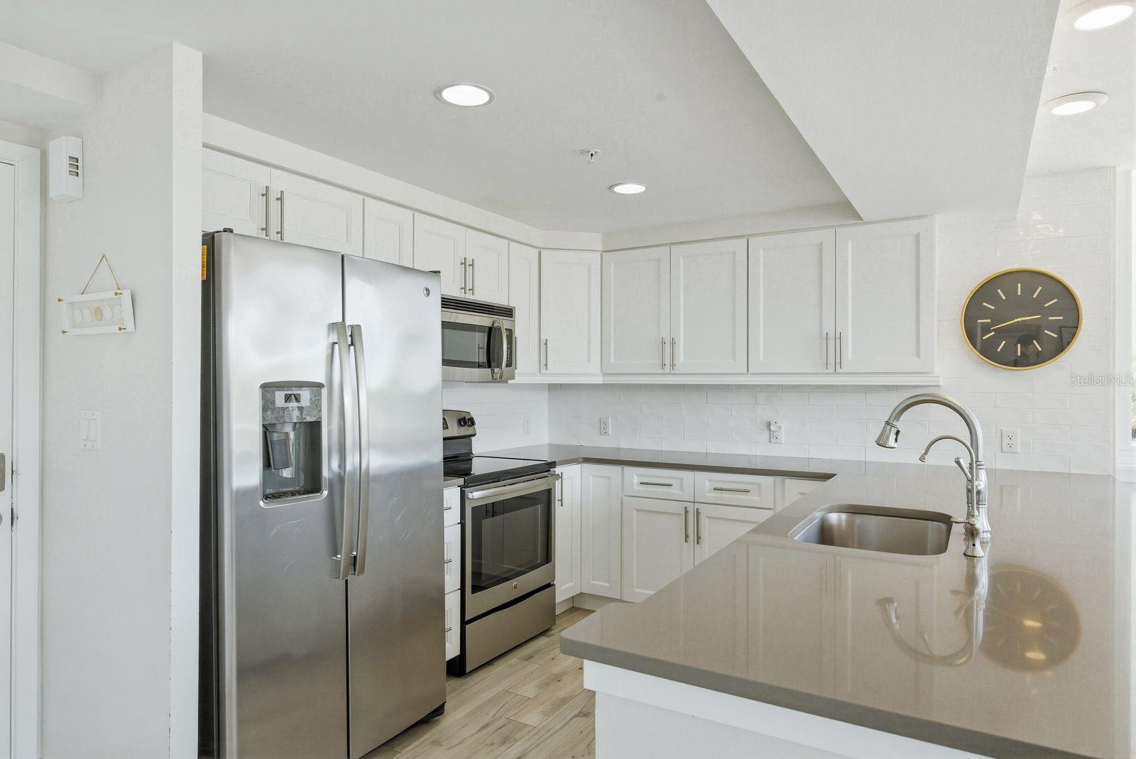 Image 6 of 43 For 223 Island Way 2d