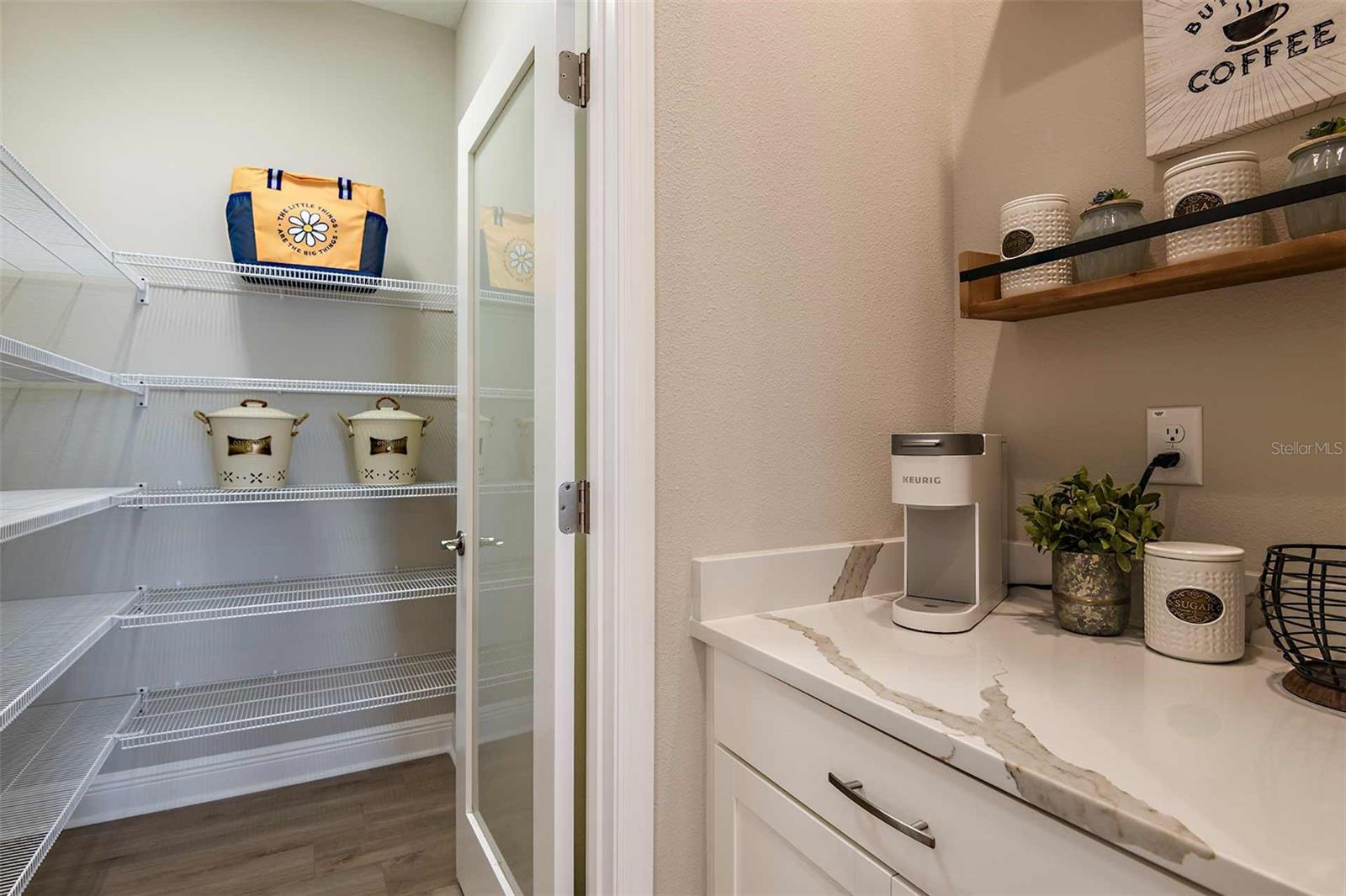 Image 16 of 22 For 12581 Oak Hill Way