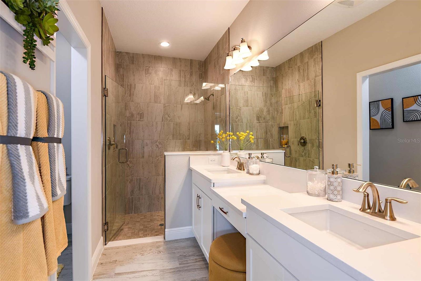 Image 6 of 22 For 12581 Oak Hill Way