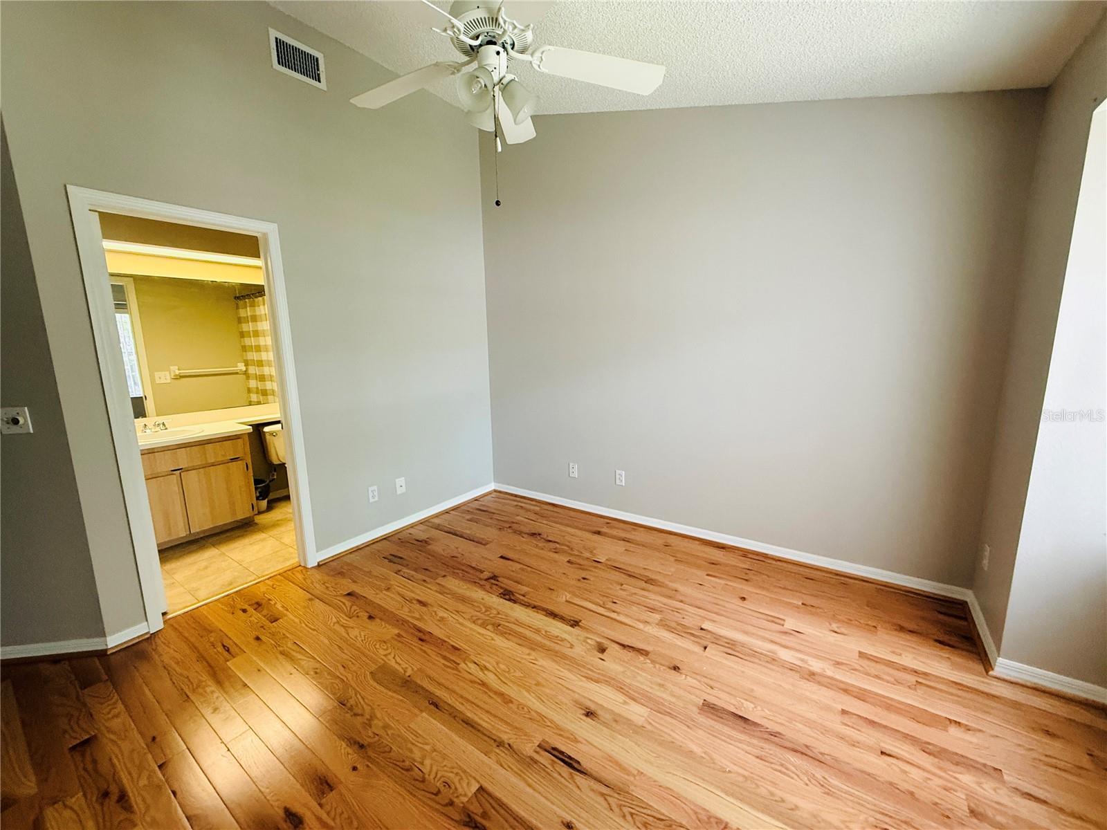 Image 18 of 32 For 2843 Thaxton Drive 38
