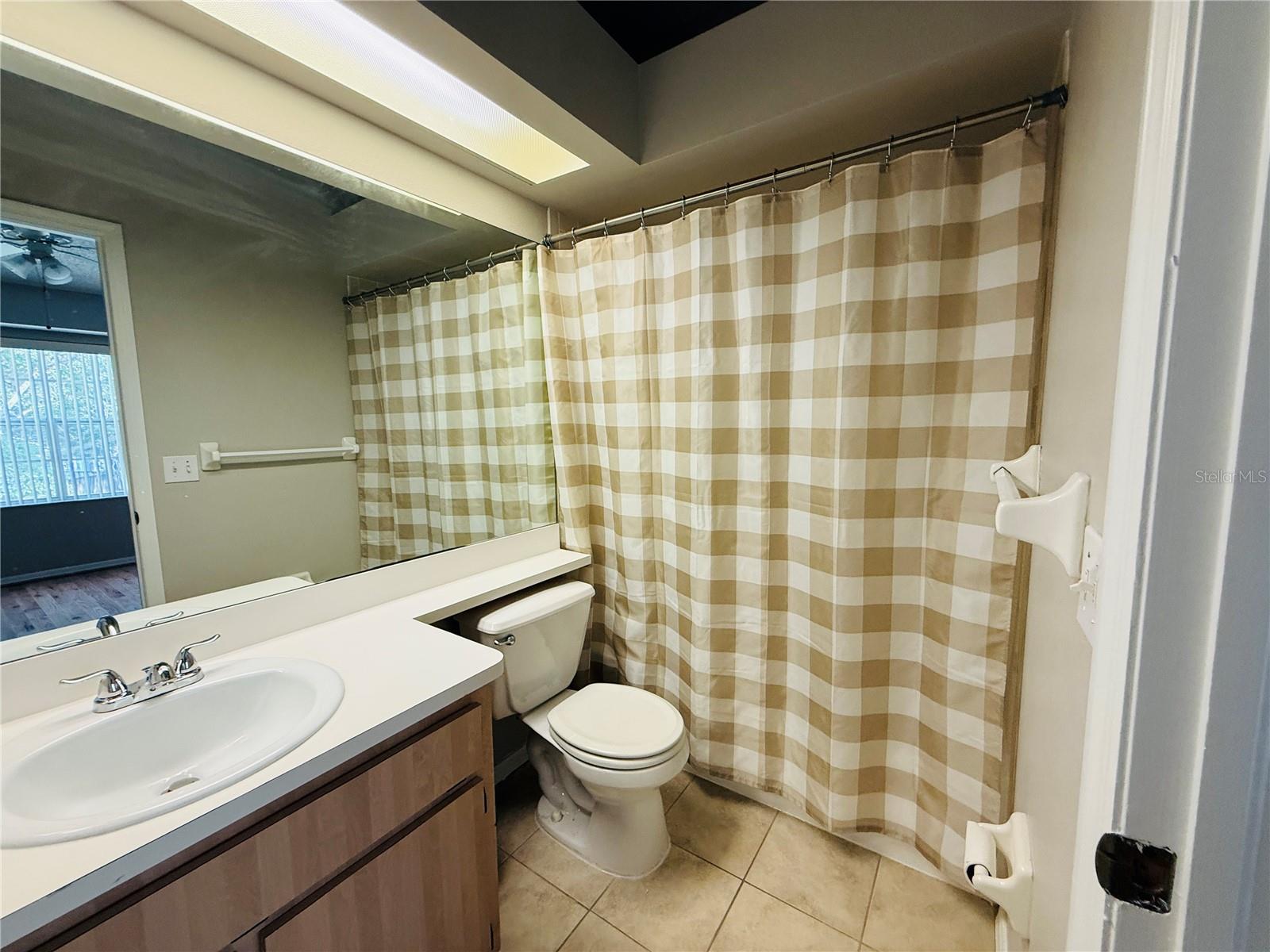 Image 24 of 32 For 2843 Thaxton Drive 38