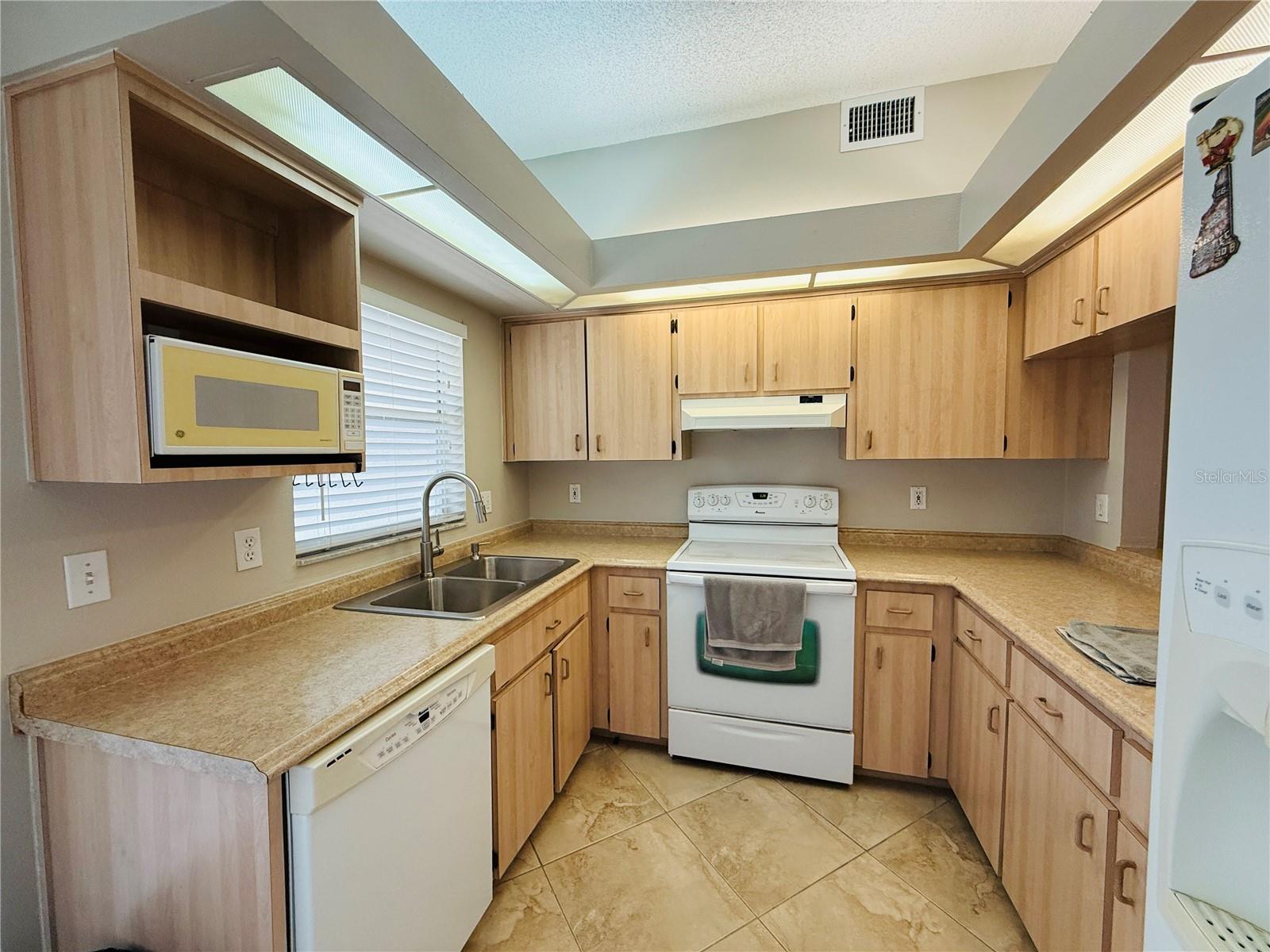 Image 9 of 32 For 2843 Thaxton Drive 38