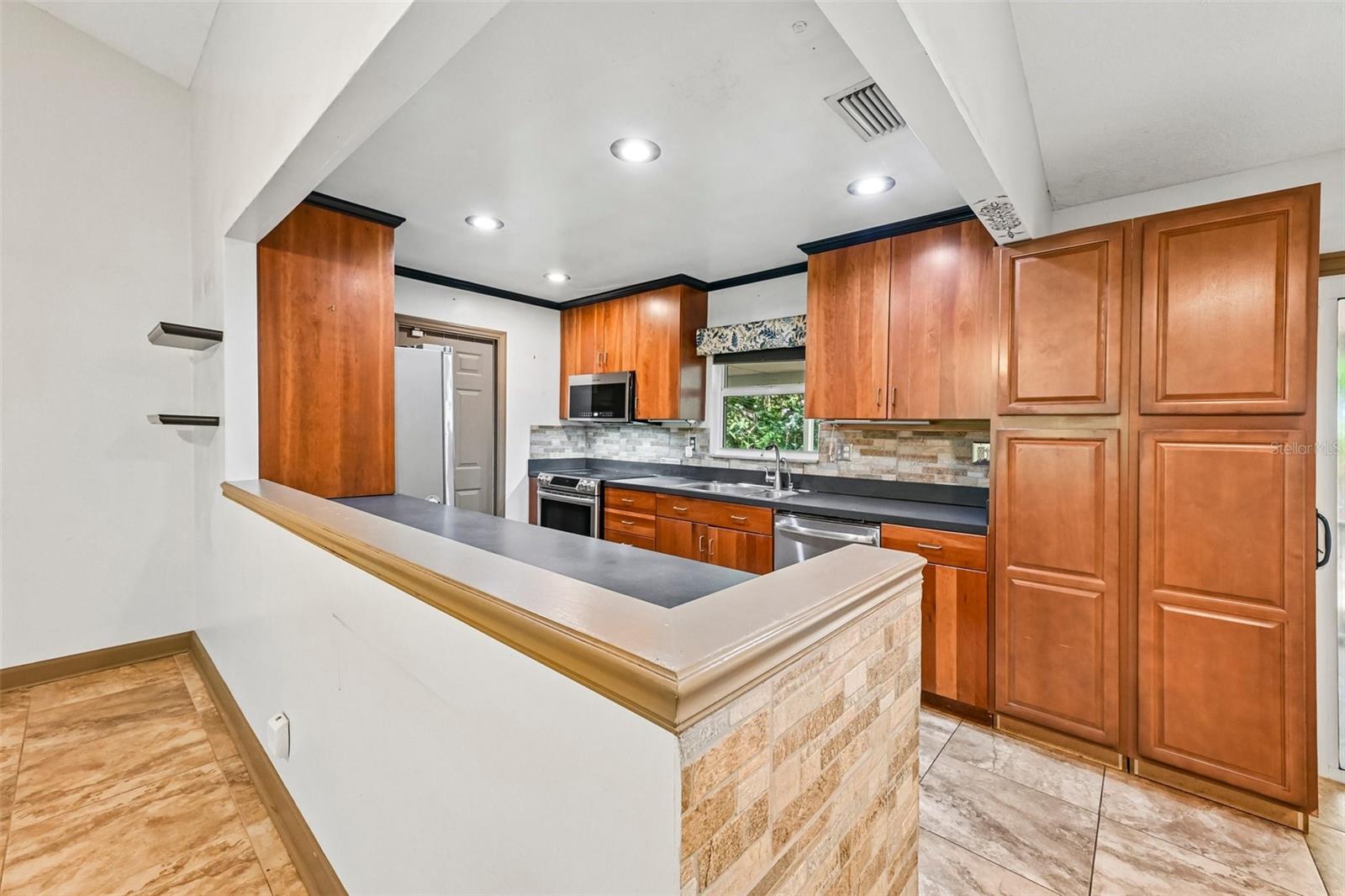 Image 18 of 29 For 255 Salerno Road