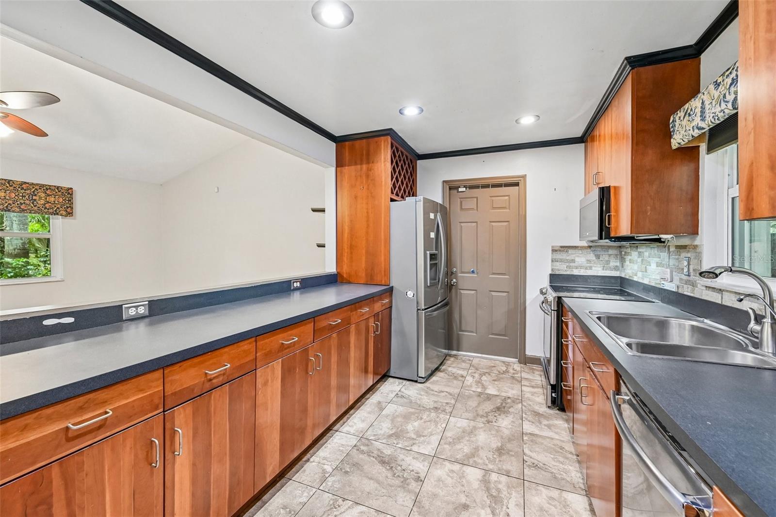 Image 19 of 29 For 255 Salerno Road