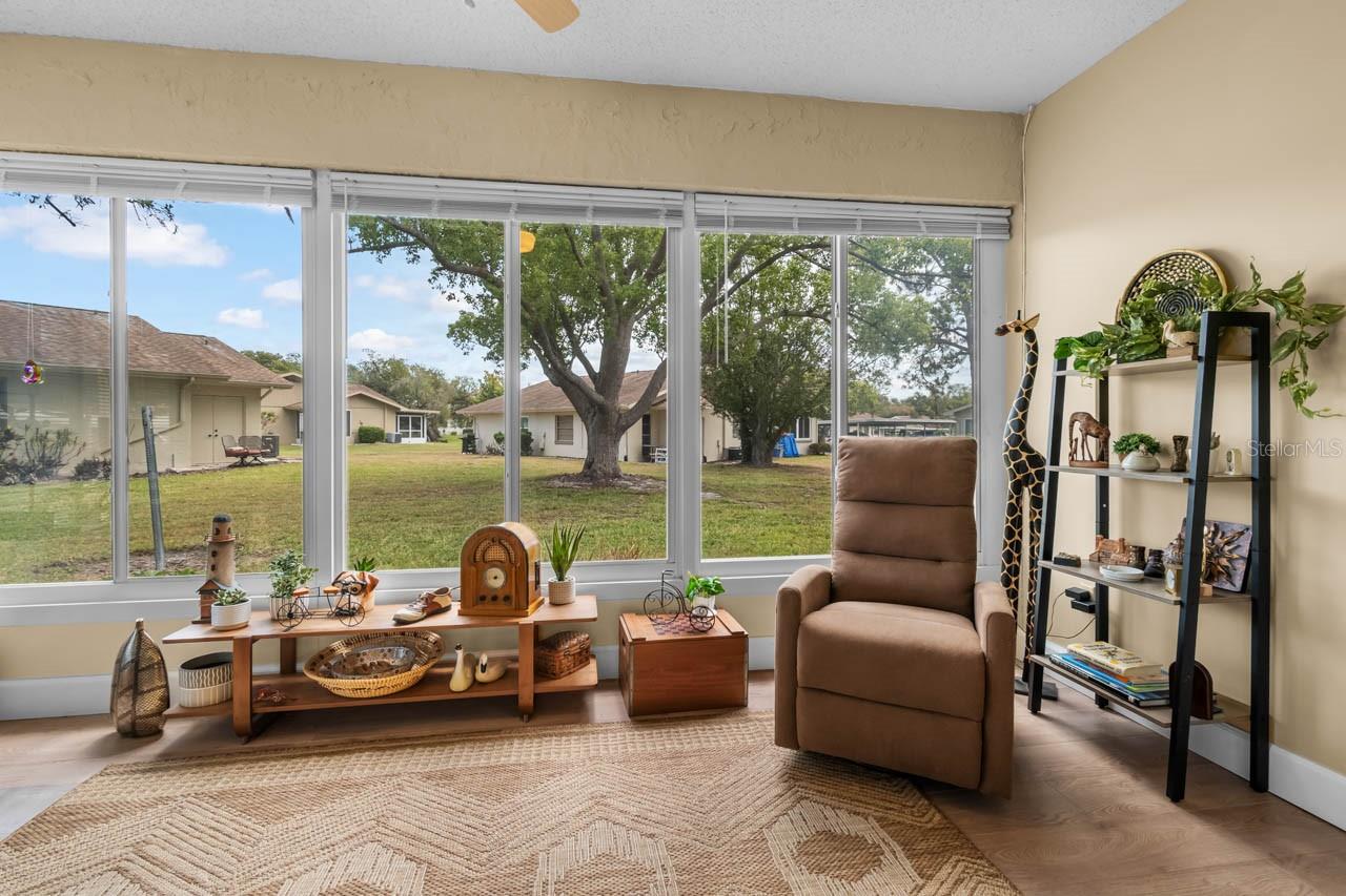 Image 11 of 55 For 330 Gloucester Boulevard