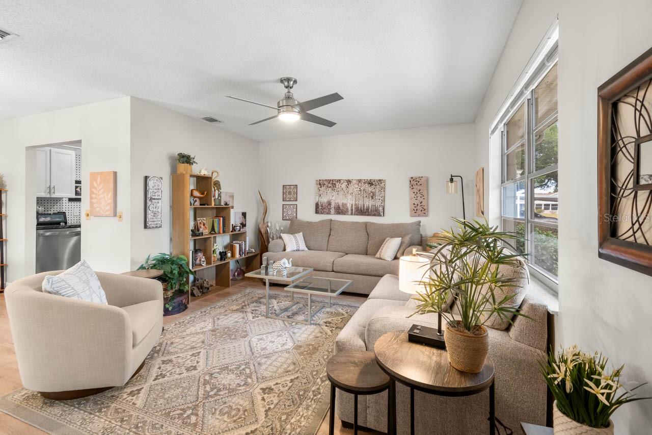 Image 3 of 55 For 330 Gloucester Boulevard