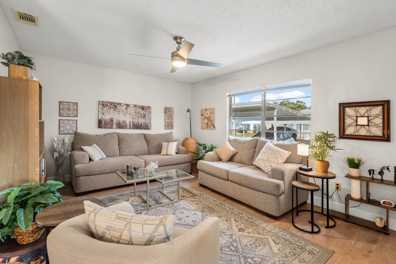 Image 4 of 55 For 330 Gloucester Boulevard