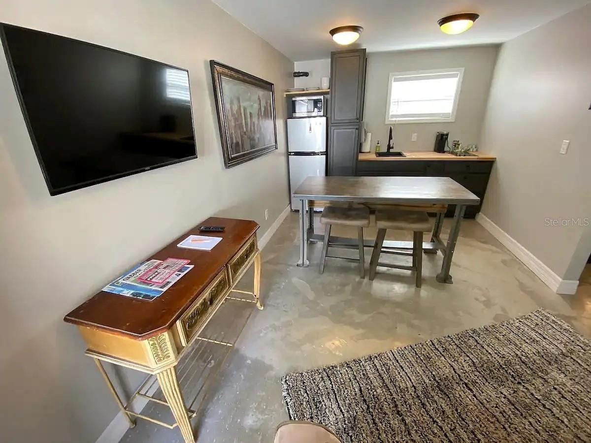 Listing photo id 4 for 5420 29th Avenue S B