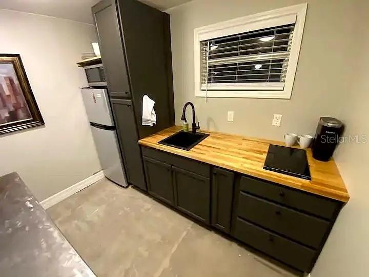 Listing photo id 5 for 5420 29th Avenue S B