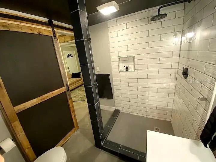 Listing photo id 7 for 5420 29th Avenue S B