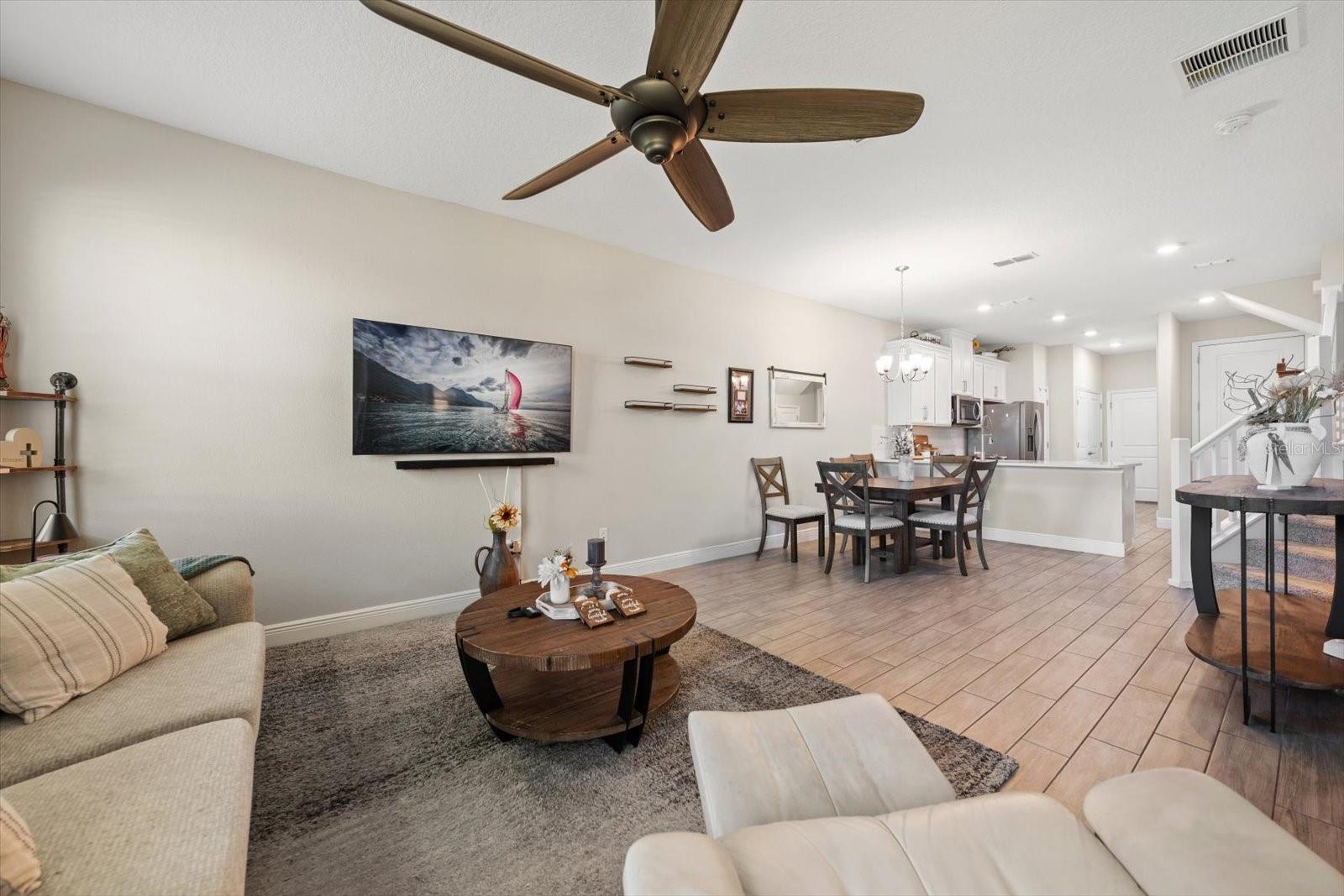 Listing photo id 10 for 5299 Neil Drive